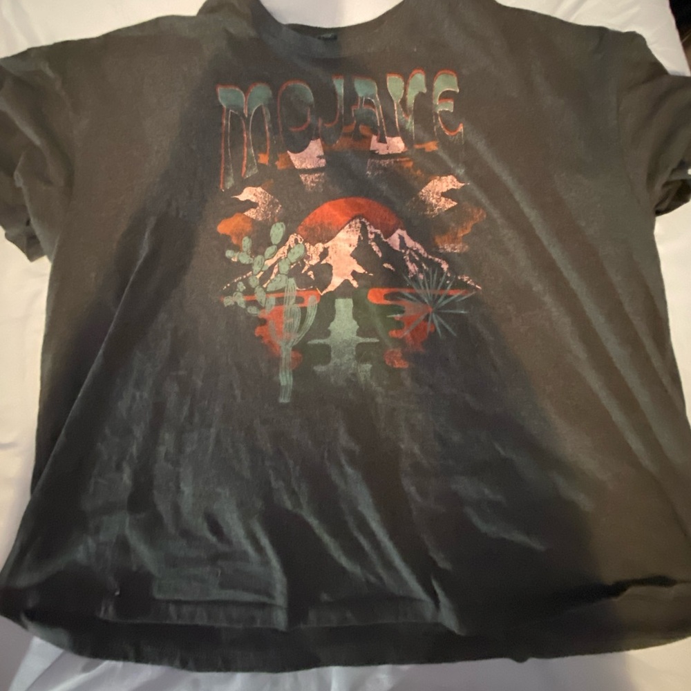 XL,T-shirt,raise runs around XXL or 1x. Has been worn a few times,cozy